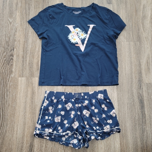 Victoria's Secret Other - Victoria's Secret Navy Daisy Short Pajama Set
